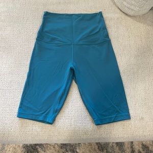 Align 10” high rise biker short. Size 6.